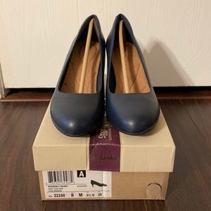 New Clarks Heavenly Heart Navy Leather Pumps